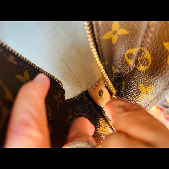 Luco Tote guaranteed Authentic ❌No offers pls❌ sold on my page - Picture 13 of 16